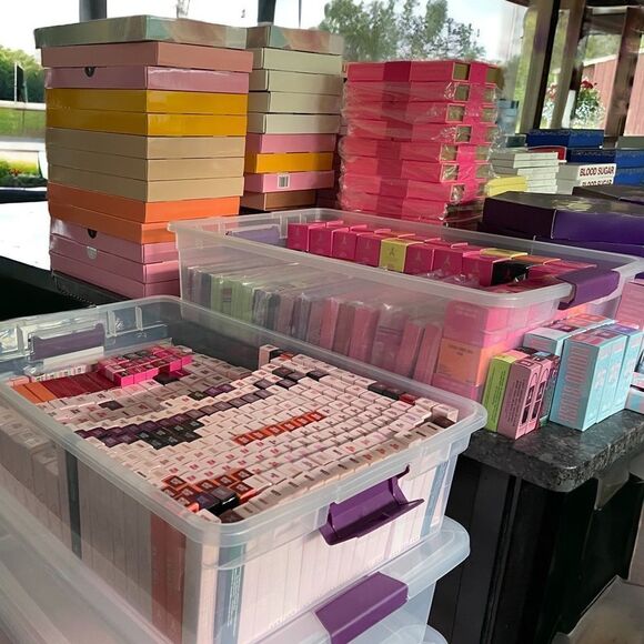 Jeffree Star MYSTERY box 2-2.5 =$600-$750 twice the fun lot ❤️ it or your💰back - Picture 7 of 13